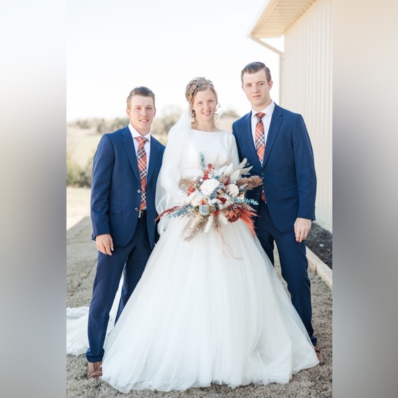 Meet your Posher, Madison - Picture 4 of 6